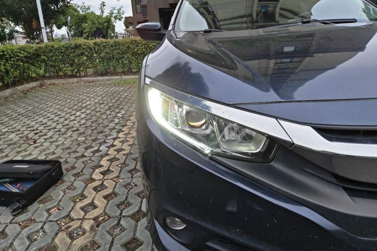 Used Honda Civic 2016 220TURBO CVT Luxury Edition Right Front Headlight