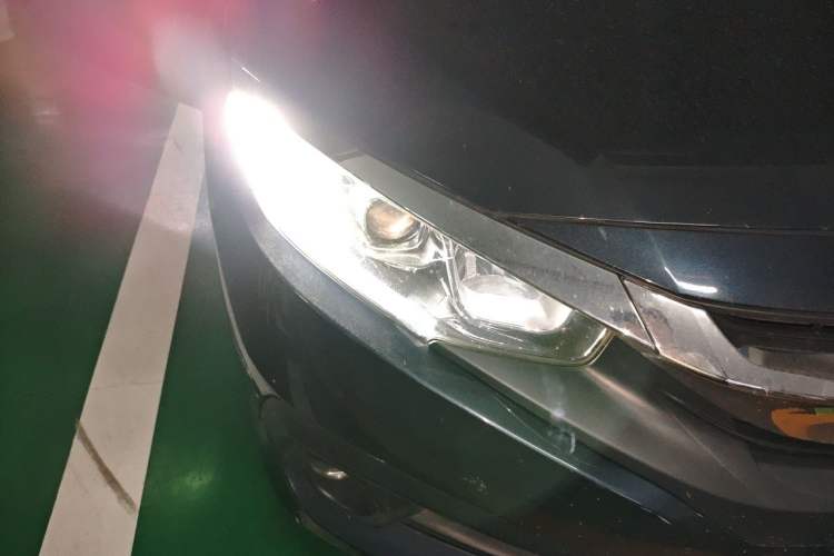 Used Honda Civic 2016 220TURBO CVT Luxury Edition Right Front Headlight