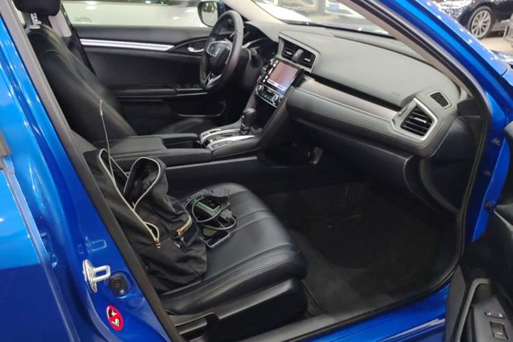 Used Honda Civic 2016 220TURBO CVT Luxury Edition Right Front Seat