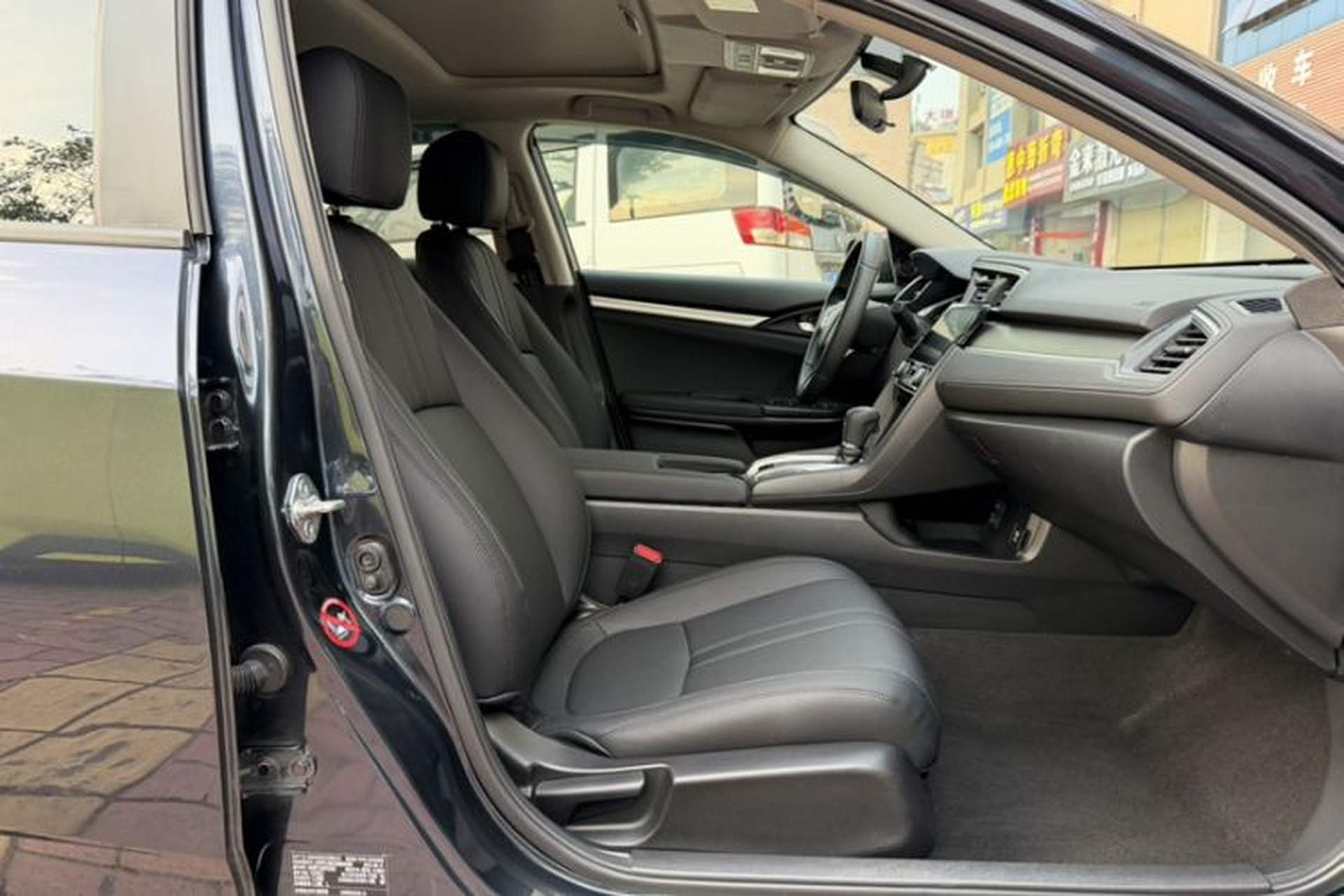 Used Honda Civic 2016 220TURBO CVT Luxury Edition Right Front Seat