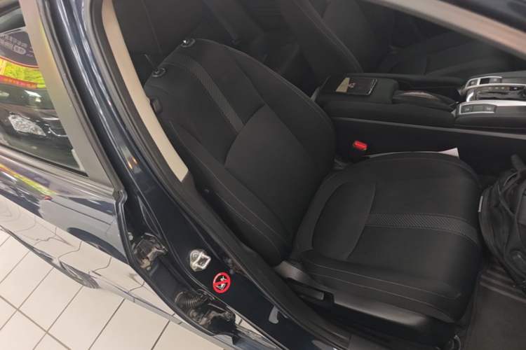 Used Honda Civic 2016 220TURBO CVT Luxury Edition Right Front Seat