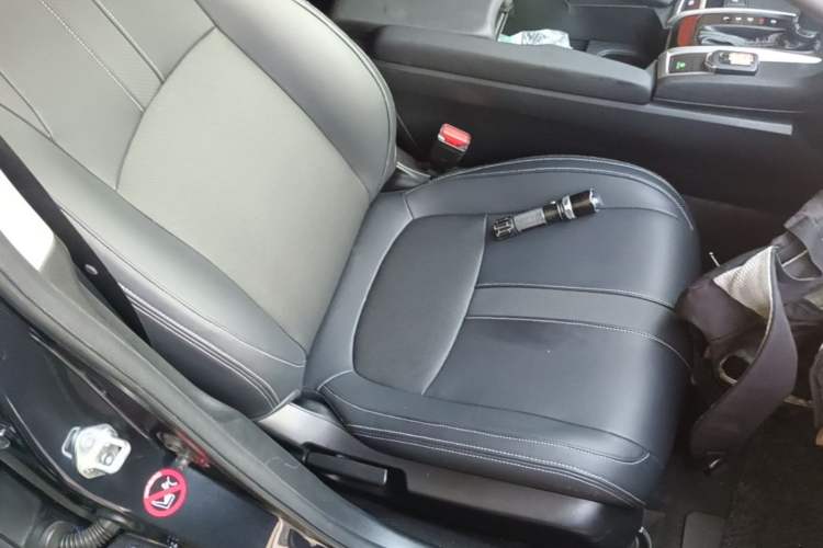 Used Honda Civic 2016 220TURBO CVT Luxury Edition Right Front Seat