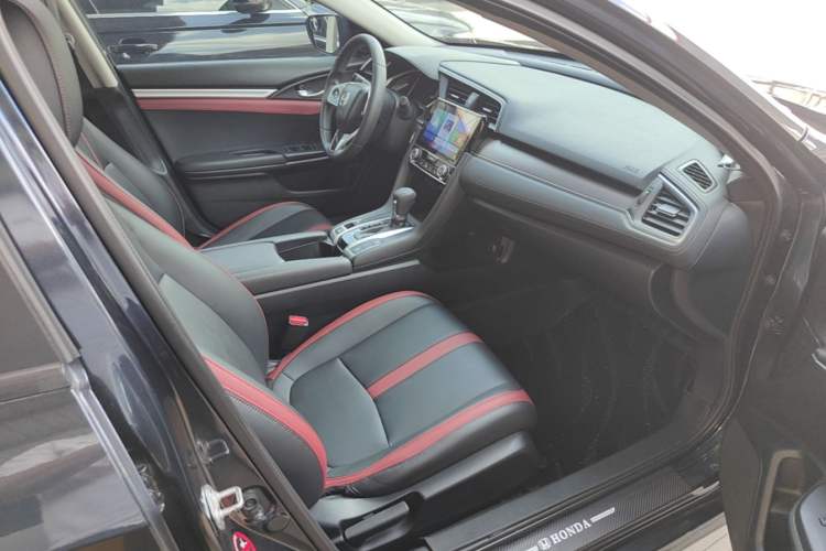 Used Honda Civic 2016 220TURBO CVT Luxury Edition Right Front Seat