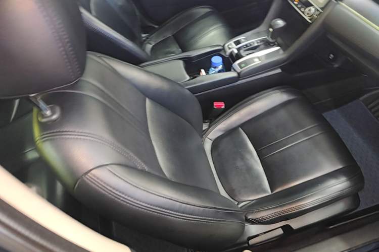 Used Honda Civic 2016 220TURBO CVT Luxury Edition Right Front Seat