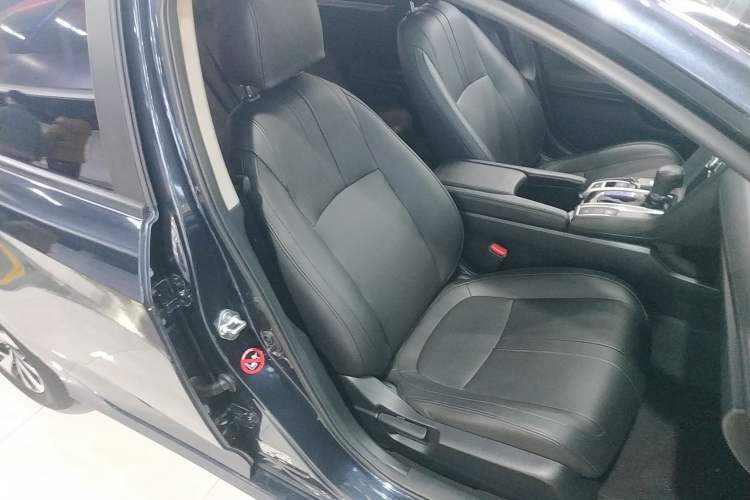 Used Honda Civic 2016 220TURBO CVT Luxury Edition Right Front Seat