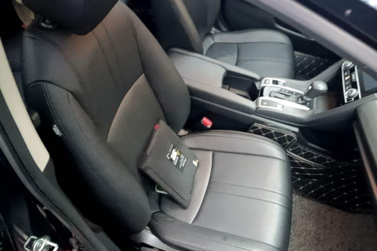 Used Honda Civic 2016 220TURBO CVT Luxury Edition Right Front Seat