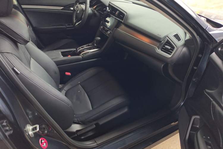 Used Honda Civic 2016 220TURBO CVT Luxury Edition Right Front Seat