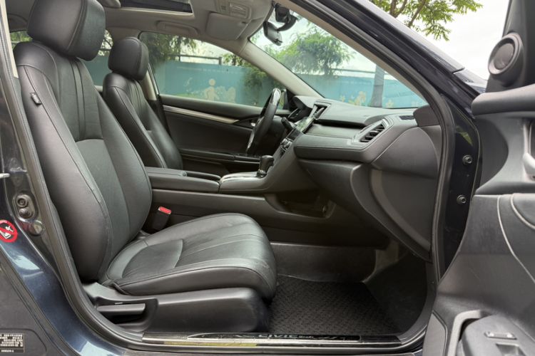 Used Honda Civic 2016 220TURBO CVT Prestige Edition Right Front Seat