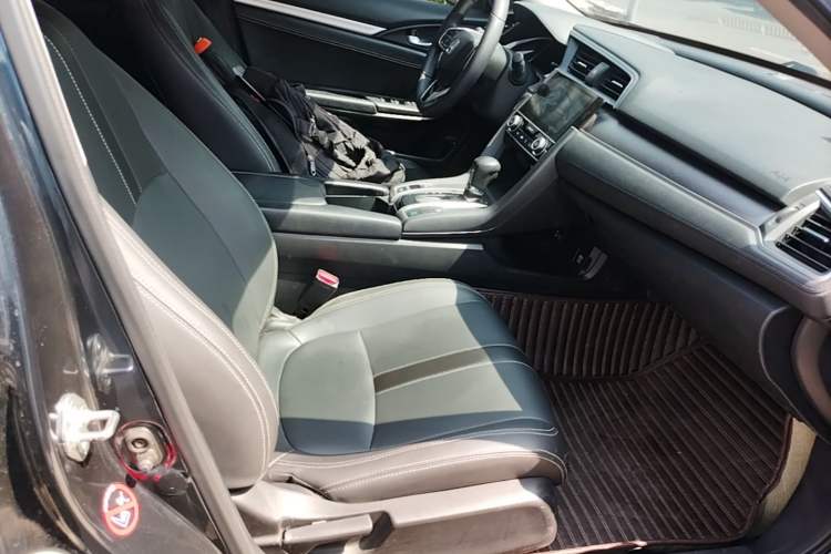 Used Honda Civic 2016 220TURBO CVT Luxury Edition Right Front Seat