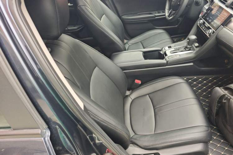 Used Honda Civic 2016 220TURBO CVT Luxury Edition Right Front Seat