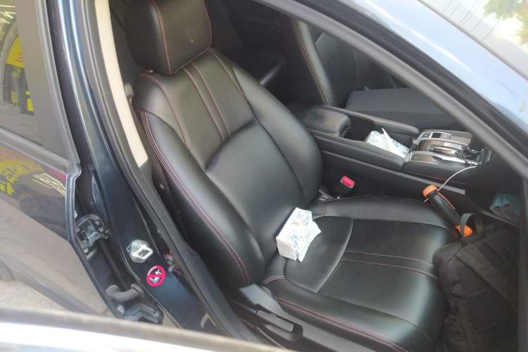 Used Honda Civic 2016 220TURBO CVT Luxury Edition Right Front Seat