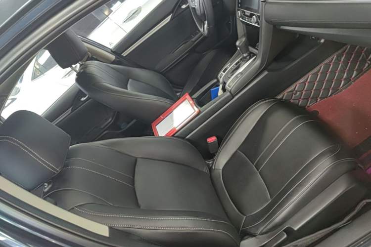 Used Honda Civic 2016 220TURBO CVT Luxury Edition Right Front Seat