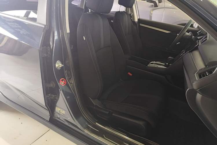 Used Honda Civic 2016 220TURBO CVT Luxury Edition Right Front Seat