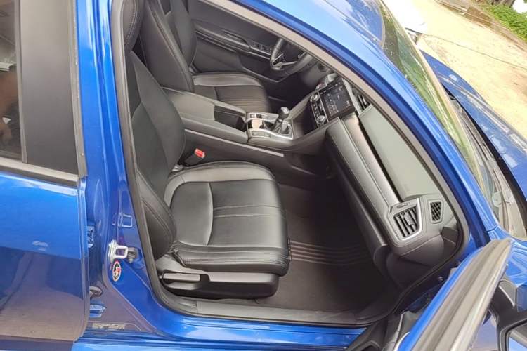 Used Honda Civic 2016 220TURBO Manual Luxury Edition Right Front Seat