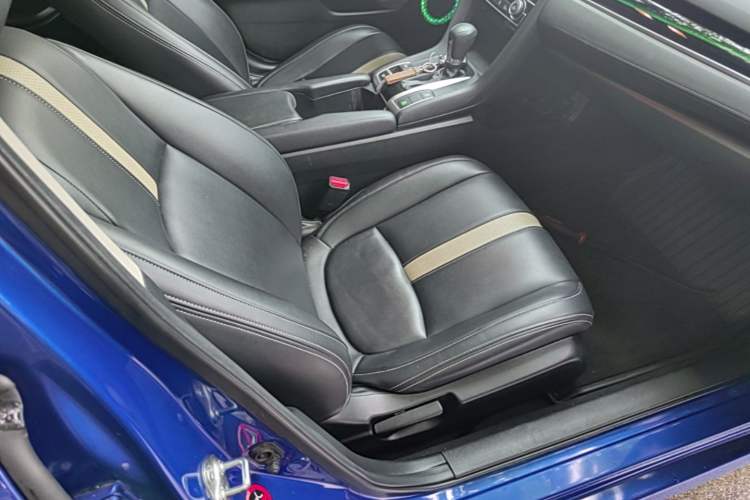 Used Honda Civic 2016 220TURBO CVT Luxury Edition Right Front Seat