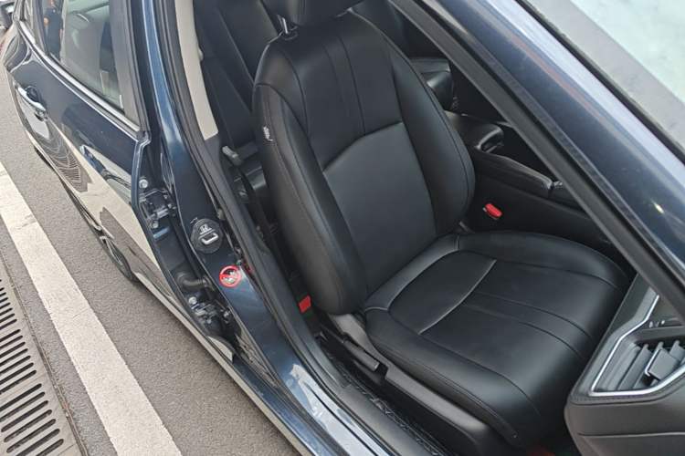 Used Honda Civic 2016 220TURBO CVT Luxury Edition Right Front Seat