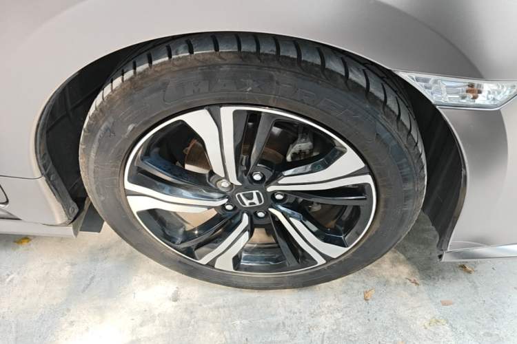 Used Honda Civic 2016 220TURBO CVT Prestige Edition Right Front Wheel Hub