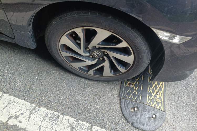 Used Honda Civic 2016 220TURBO CVT Luxury Edition Right Front Wheel Hub