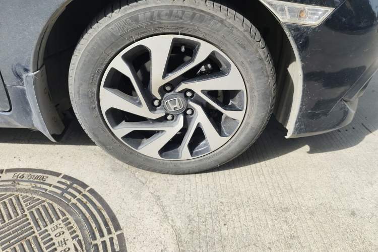 Used Honda Civic 2016 220TURBO CVT Luxury Edition Right Front Wheel Hub