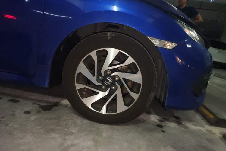 Used Honda Civic 2016 220TURBO CVT Luxury Edition Right Front Wheel Hub