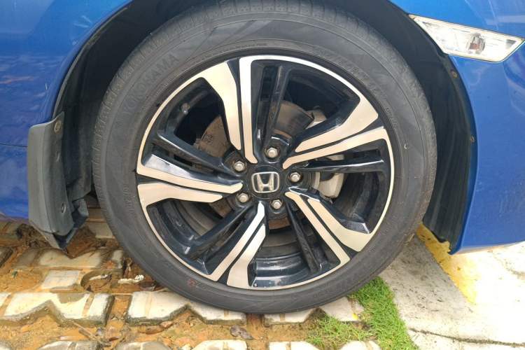 Used Honda Civic 2016 220TURBO CVT Prestige Edition Right Front Wheel Hub
