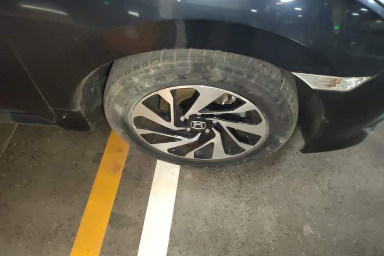 Used Honda Civic 2016 220TURBO Manual Luxury Edition Right Front Wheel Hub