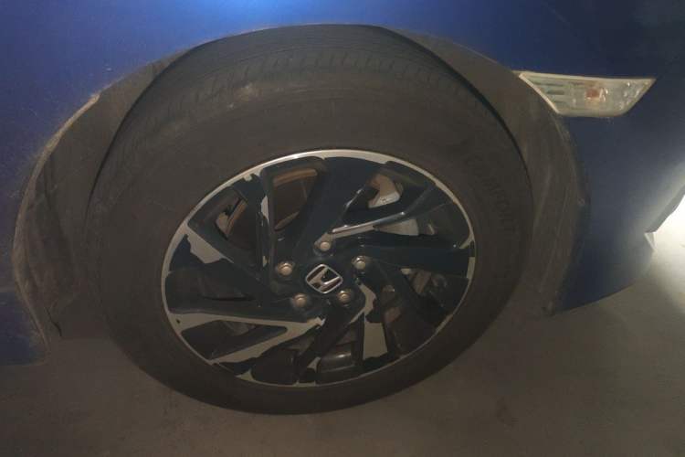 Used Honda Civic 2016 220TURBO CVT Luxury Edition Right Front Wheel Hub