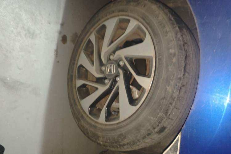 Used Honda Civic 2016 220TURBO CVT Luxury Edition Right Front Wheel Hub