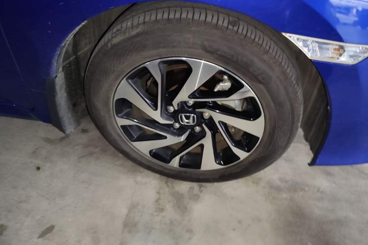 Used Honda Civic 2016 220TURBO CVT Luxury Edition Right Front Wheel Hub