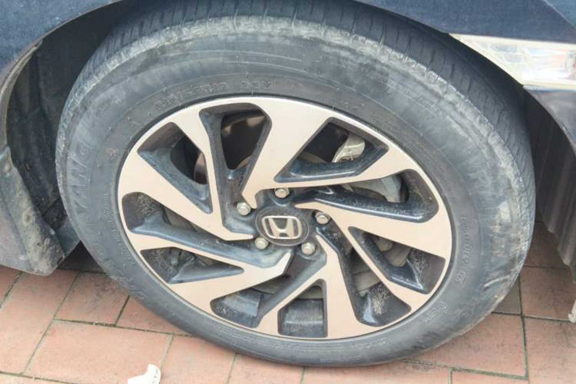 Used Honda Civic 2016 220TURBO CVT Luxury Edition Right Front Wheel Hub