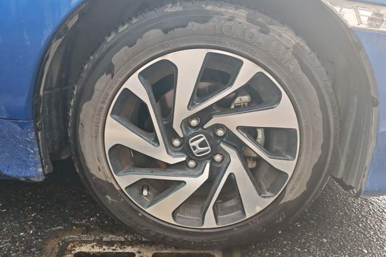 Used Honda Civic 2016 220TURBO CVT Luxury Edition Right Front Wheel Hub