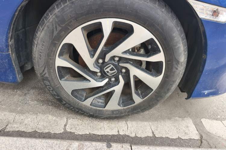 Used Honda Civic 2016 220TURBO CVT Luxury Edition Right Front Wheel Hub