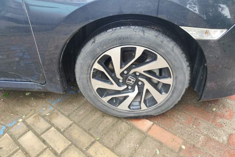 Used Honda Civic 2016 220TURBO CVT Luxury Edition Right Front Wheel Hub