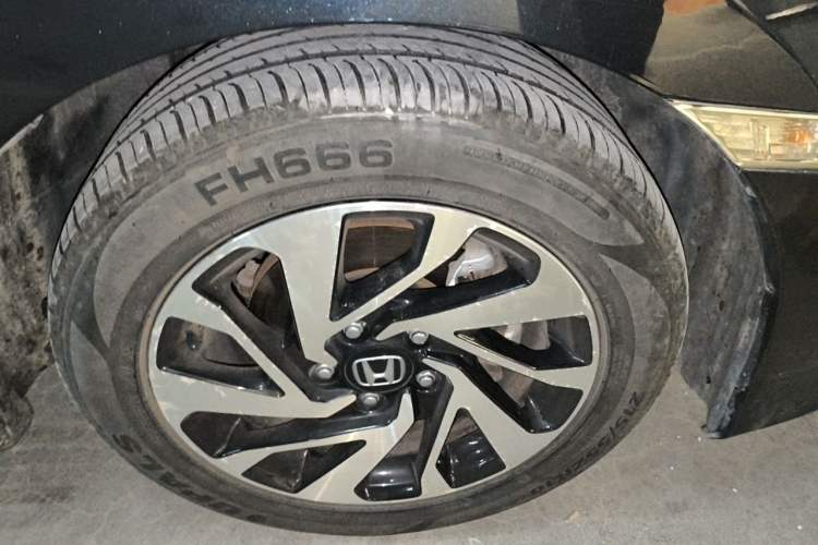 Used Honda Civic 2016 220TURBO CVT Luxury Edition Right Front Wheel Hub
