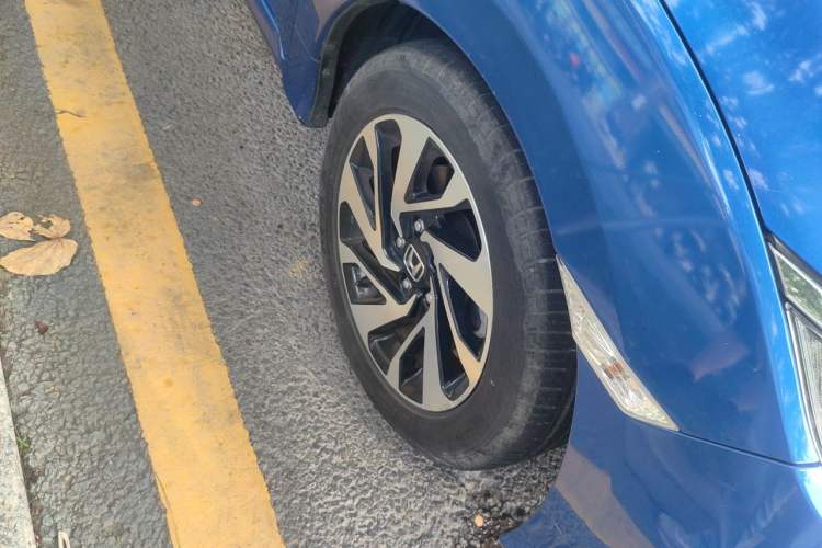Used Honda Civic 2016 220TURBO CVT Luxury Edition Right Front Wheel Hub
