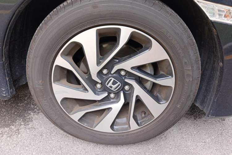 Used Honda Civic 2016 220TURBO CVT Luxury Edition Right Front Wheel Hub