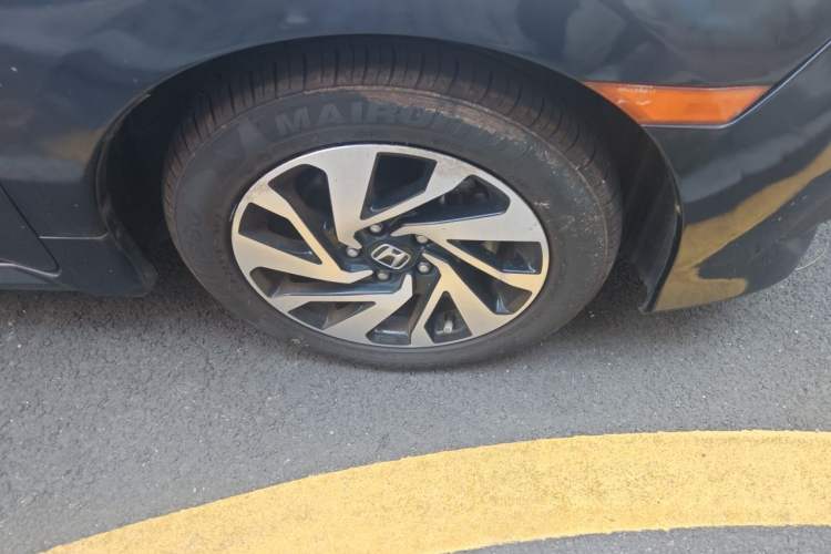 Used Honda Civic 2016 220TURBO Manual Luxury Edition Right Front Wheel Hub