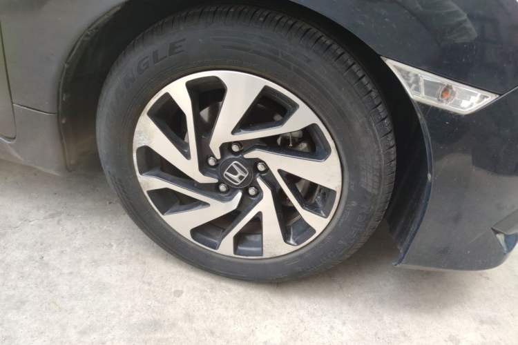Used Honda Civic 2016 220TURBO Manual Luxury Edition Right Front Wheel Hub