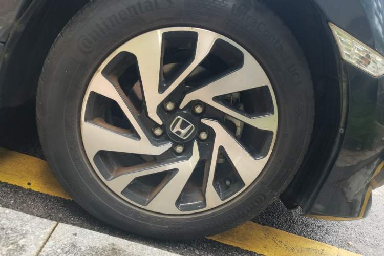 Used Honda Civic 2016 220TURBO CVT Luxury Edition Right Front Wheel Hub
