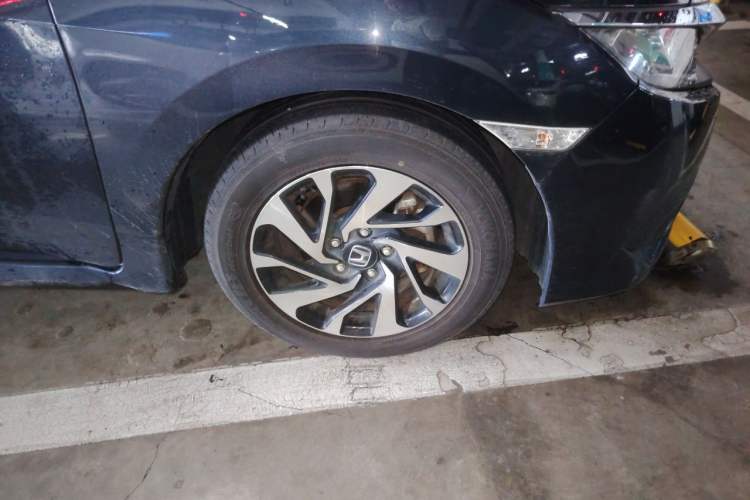 Used Honda Civic 2016 220TURBO CVT Luxury Edition Right Front Wheel Hub