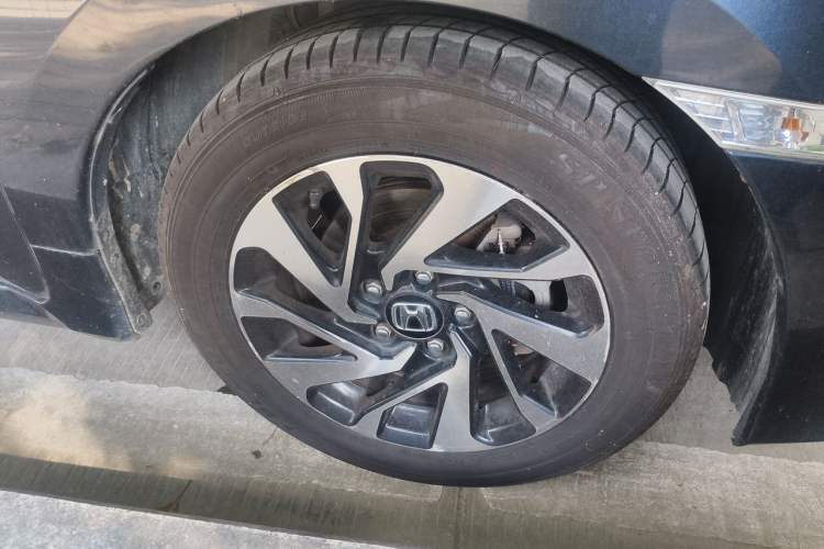 Used Honda Civic 2016 220TURBO CVT Luxury Edition Right Front Wheel Hub