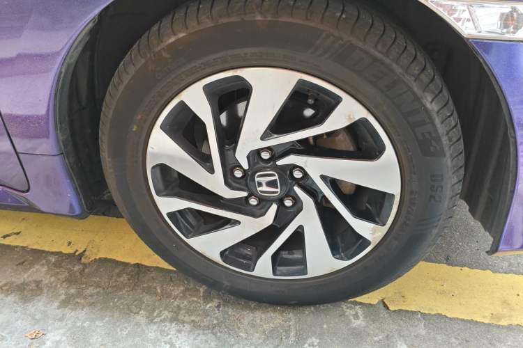 Used Honda Civic 2016 220TURBO CVT Luxury Edition Right Front Wheel Hub