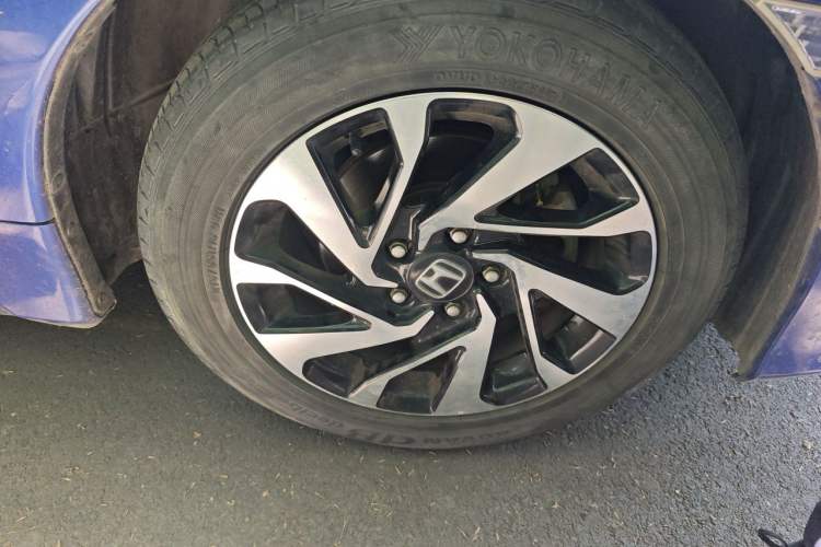 Used Honda Civic 2016 220TURBO CVT Luxury Edition Right Front Wheel Hub