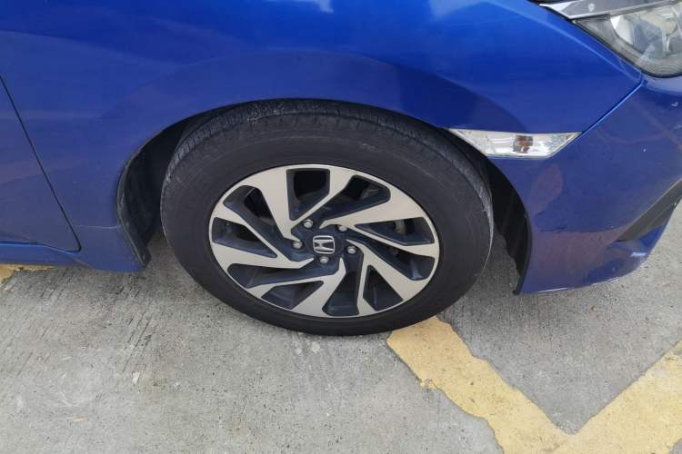 Used Honda Civic 2016 220TURBO CVT Luxury Edition Right Front Wheel Hub