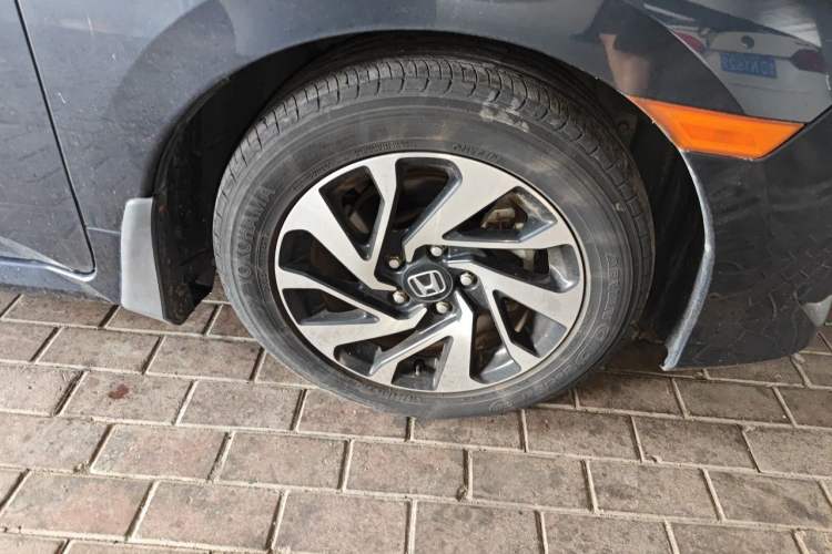 Used Honda Civic 2016 220TURBO CVT Luxury Edition Right Front Wheel Hub