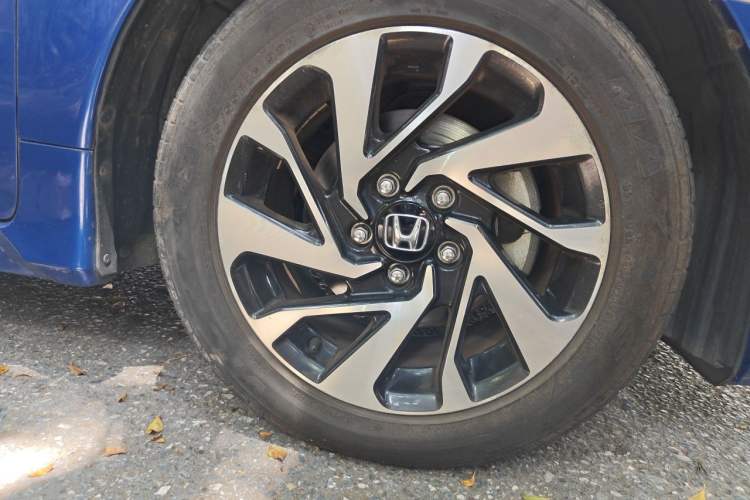 Used Honda Civic 2016 220TURBO CVT Luxury Edition Right Front Wheel Hub