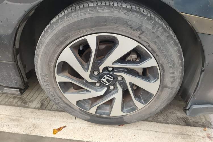 Used Honda Civic 2016 220TURBO CVT Luxury Edition Right Front Wheel Hub