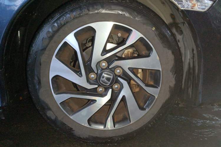 Used Honda Civic 2016 220TURBO CVT Luxury Edition Right Front Wheel Hub