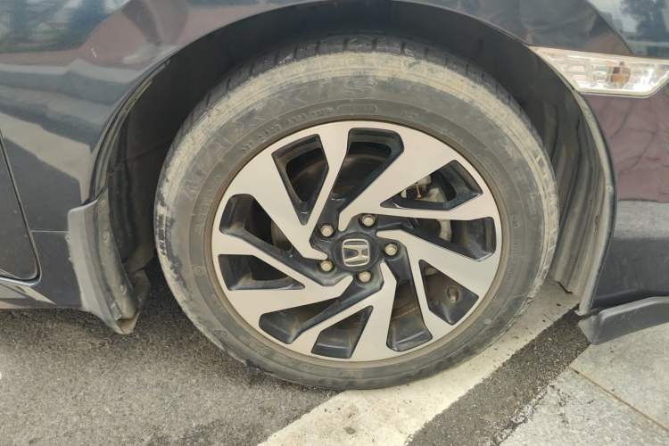 Used Honda Civic 2016 220TURBO CVT Luxury Edition Right Front Wheel Hub
