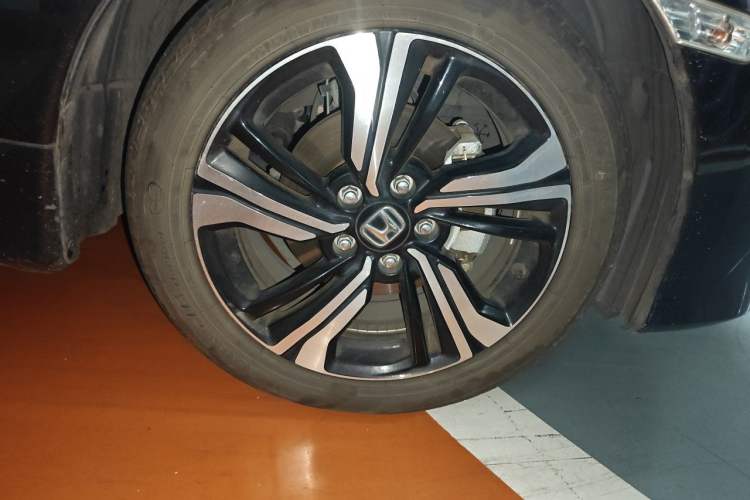 Used Honda Civic 2016 220TURBO CVT Prestige Edition Right Front Wheel Hub